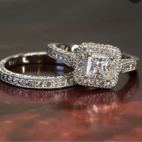 Jewelry - Elegant Silver Diamond Ring Set